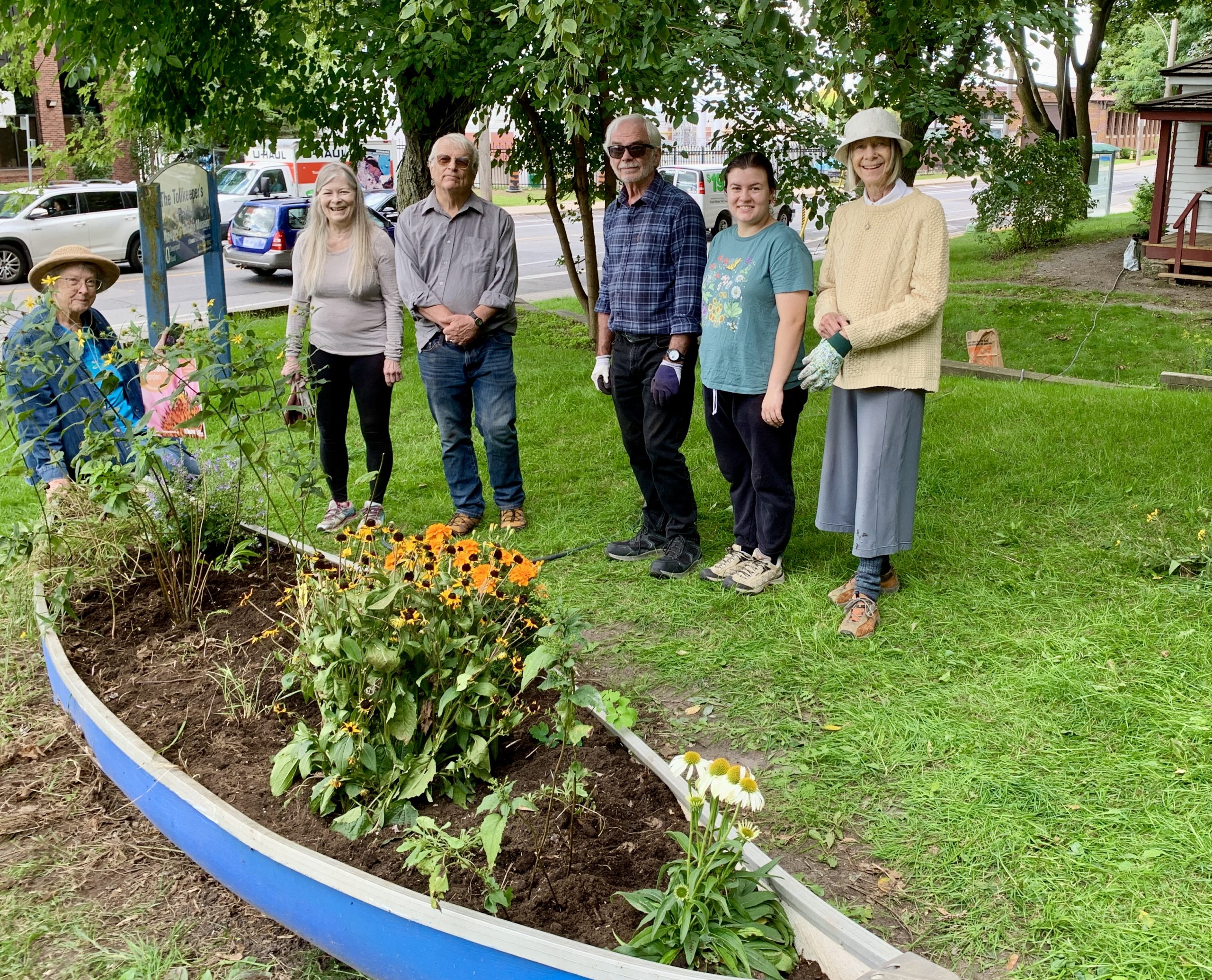 gardeners tending gardening Canoe